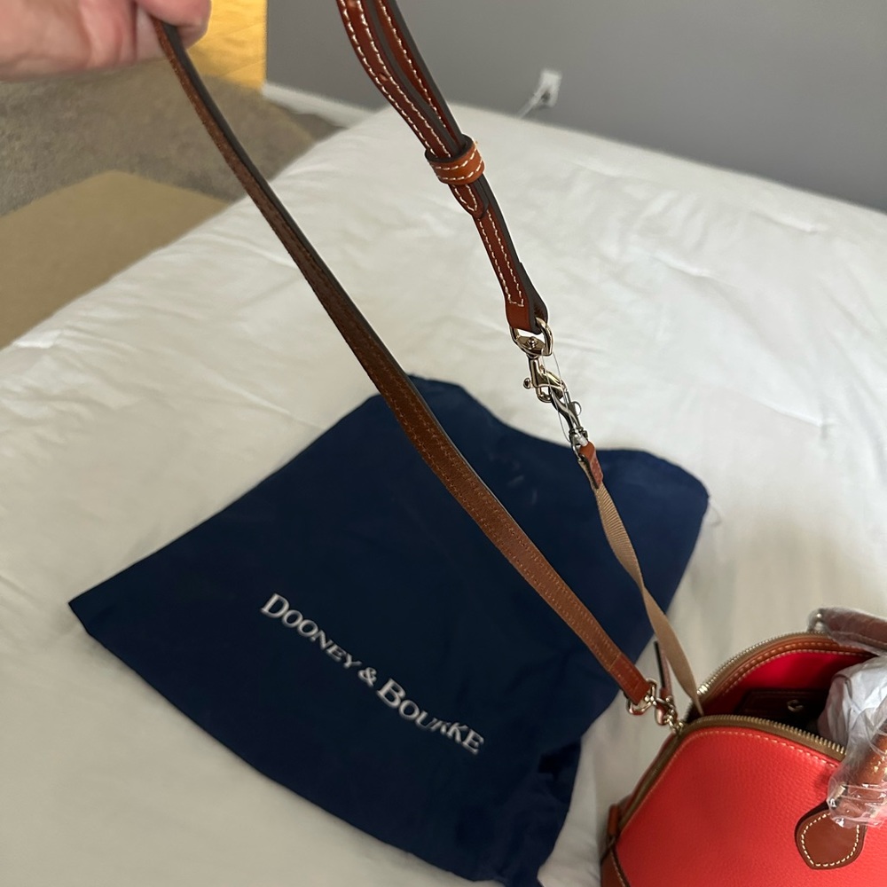 Dooney & Bourke Leather handbag with crossbody strap - Picture 6 of 6